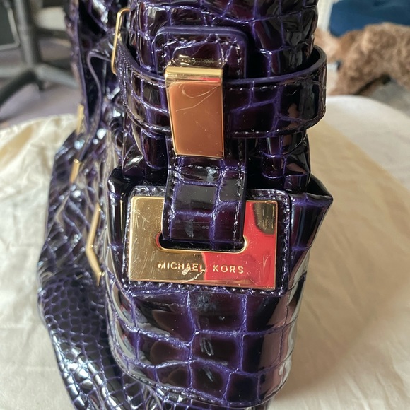 Stunning purple croc skin Michael Kors handbag. 16 x 10 x 5 inches. Very roomy - Picture 4 of 16